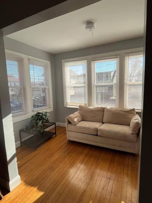 Belleville Three Bed One Bath Apt 25 Mins To Nyc מראה חיצוני תמונה